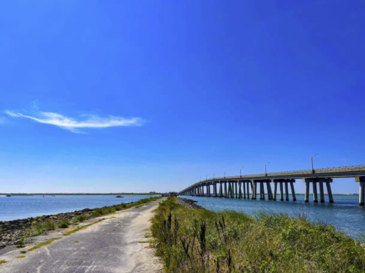 Causeway bridge over Hampton Roads waters